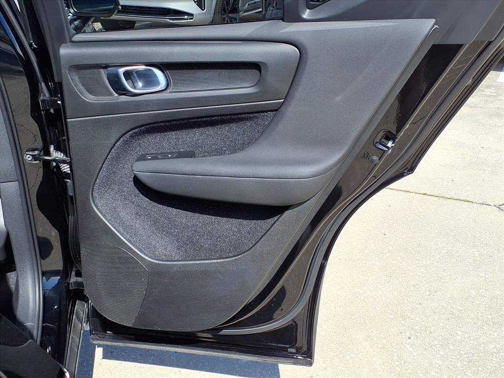 2021 Volvo XC40 thumbnail 14