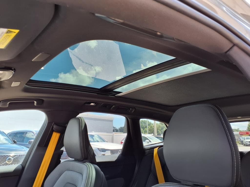 2025 Volvo XC60 thumbnail 24