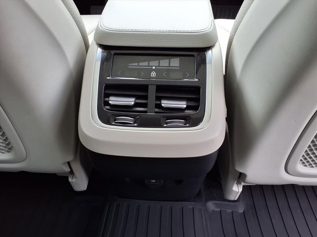 2022 Volvo XC90 thumbnail 16