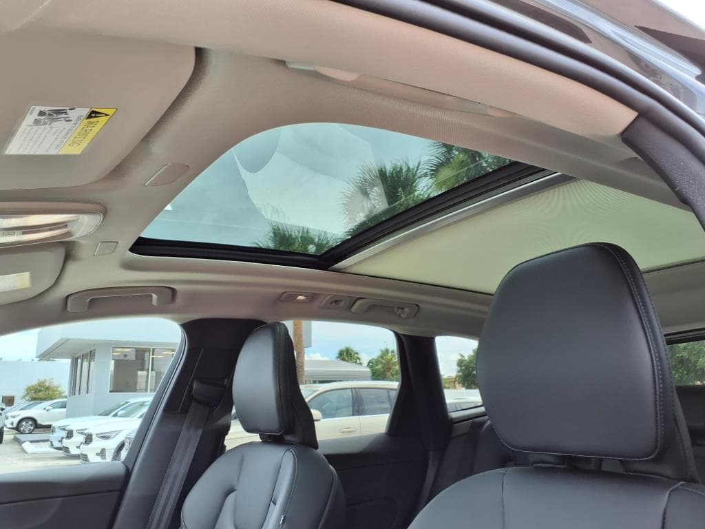 2023 Volvo XC60 thumbnail 24