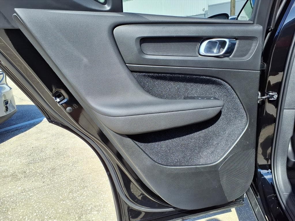 2021 Volvo XC40 thumbnail 18