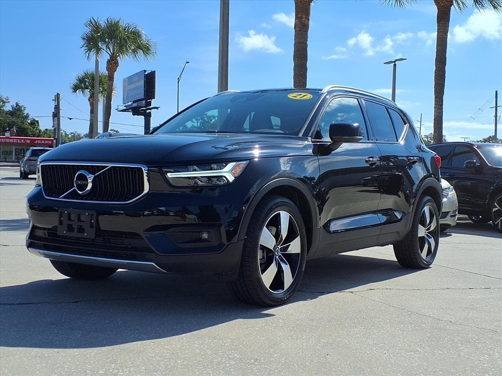 2021 Volvo XC40 thumbnail 3