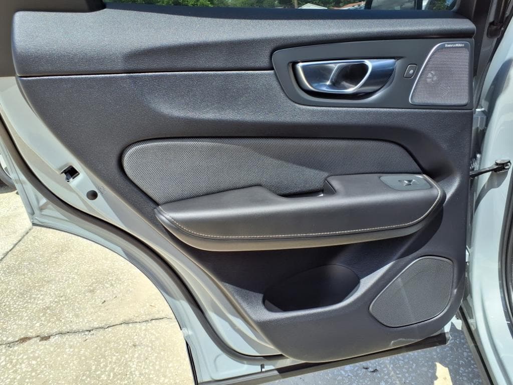 2025 Volvo XC60 thumbnail 19