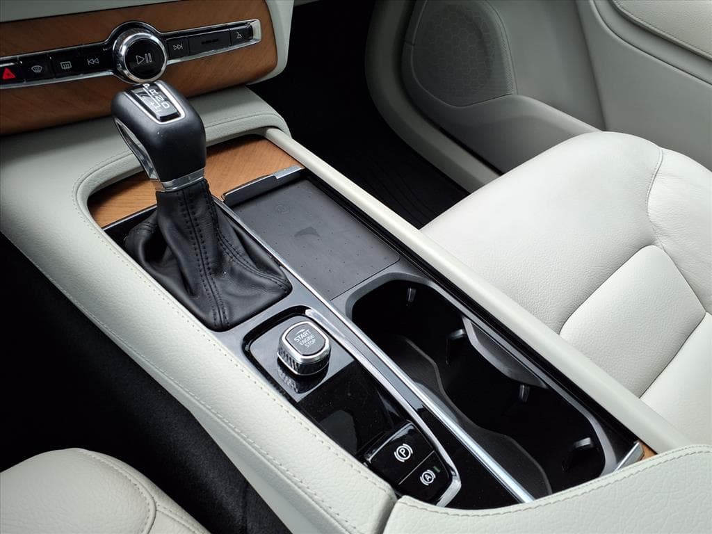 2022 Volvo XC90 thumbnail 25