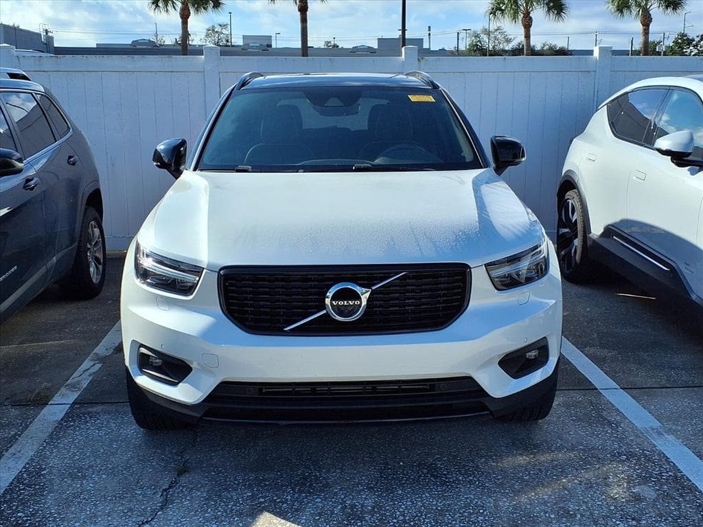 2022 Volvo XC40 thumbnail 2