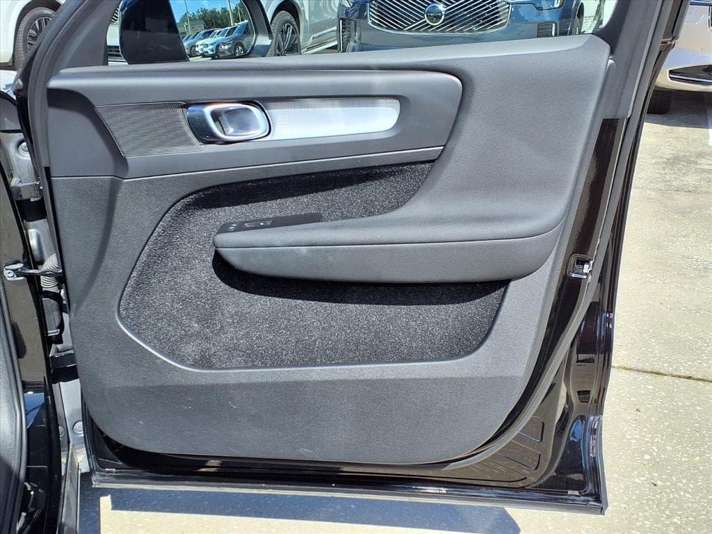 2021 Volvo XC40 thumbnail 13