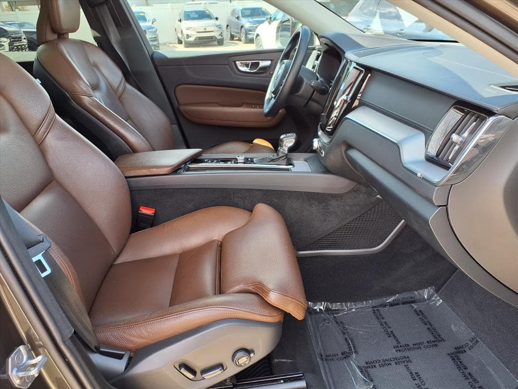 2019 Volvo XC60 thumbnail 11