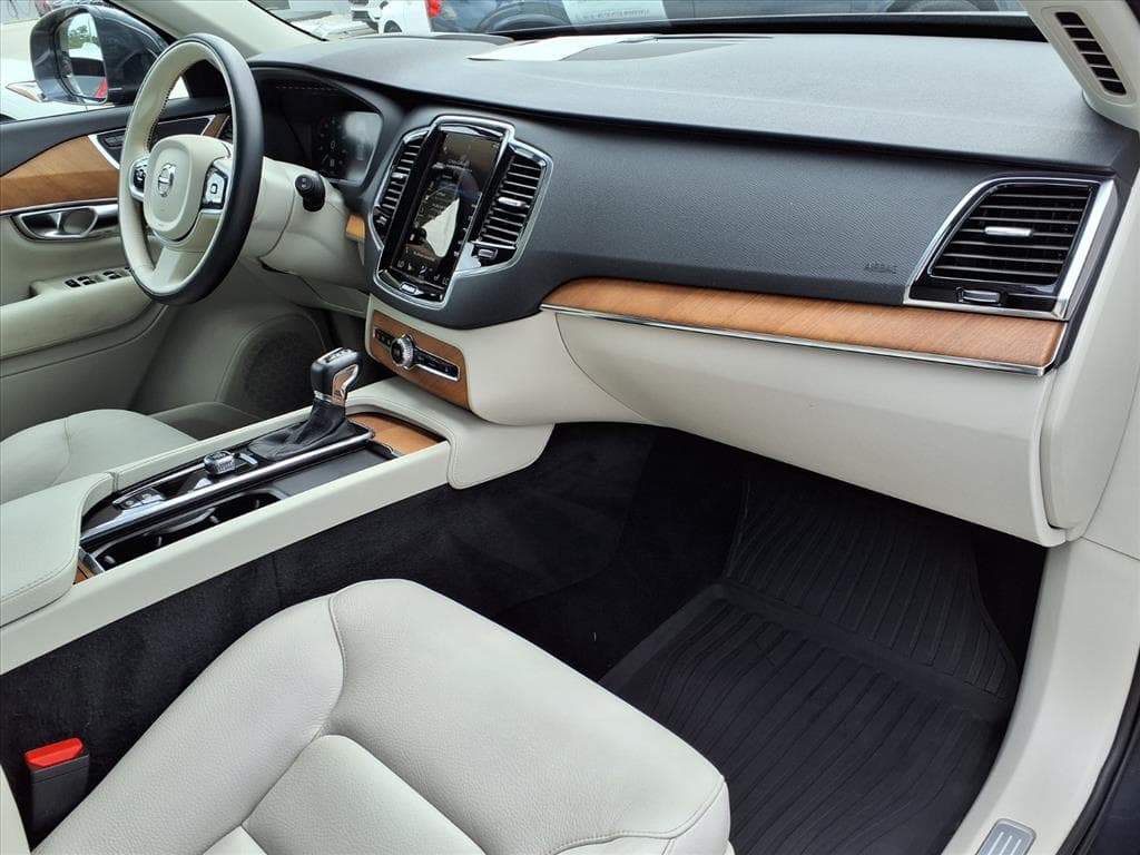 2022 Volvo XC90 thumbnail 10