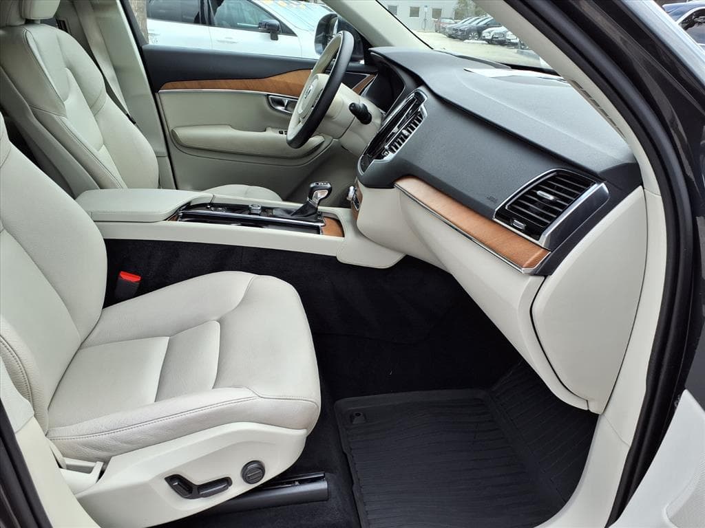 2022 Volvo XC90 thumbnail 11