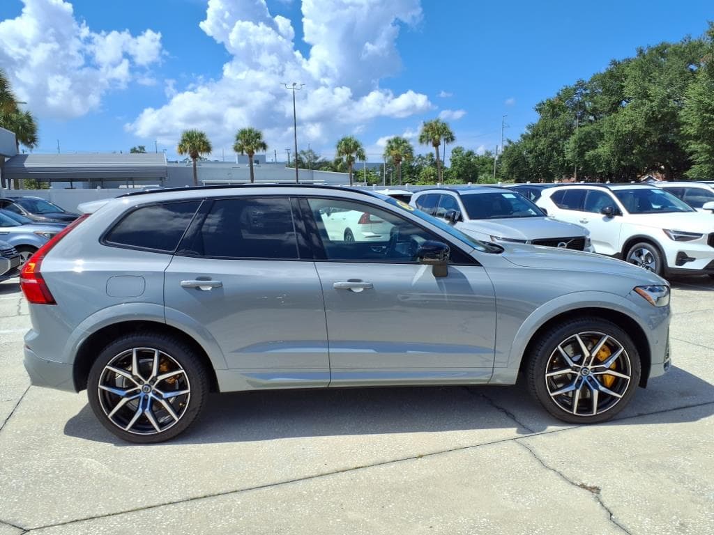 2025 Volvo XC60 thumbnail 8