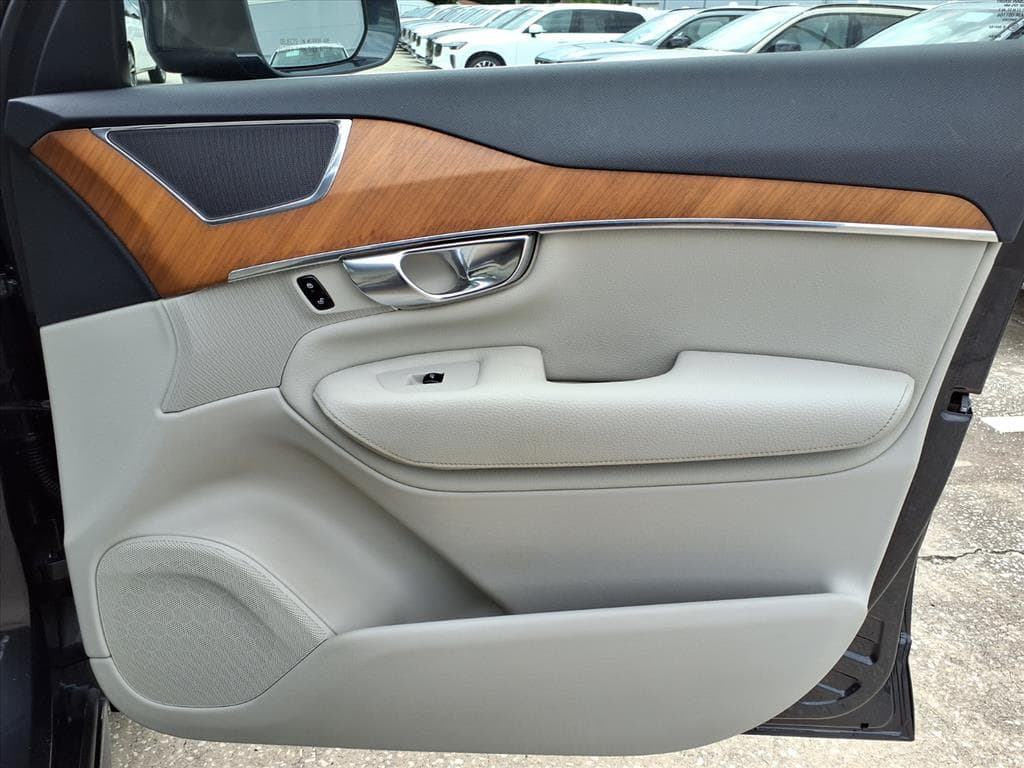 2022 Volvo XC90 thumbnail 13