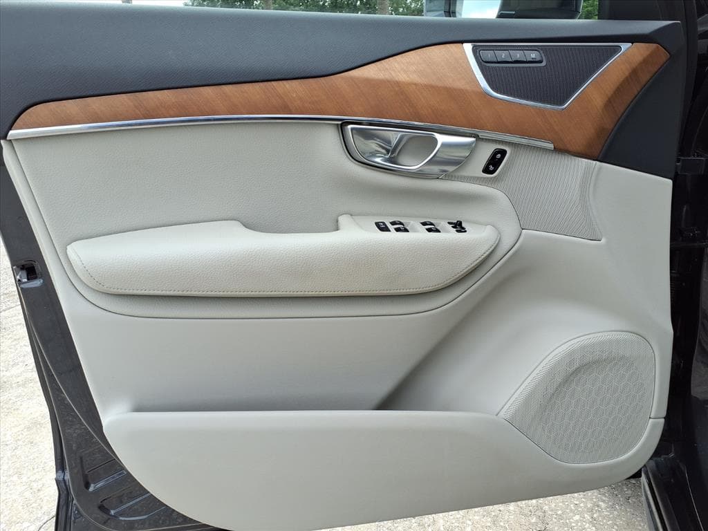 2022 Volvo XC90 thumbnail 23