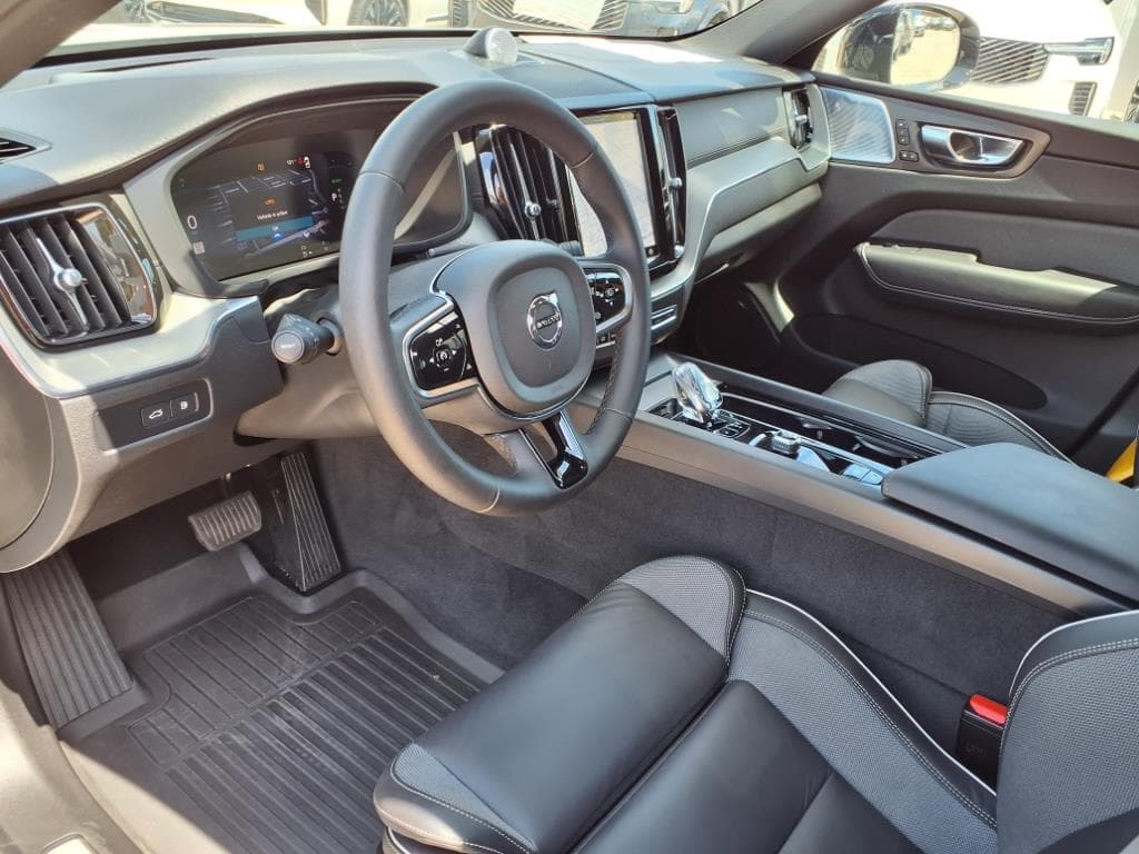 2025 Volvo XC60 thumbnail 20
